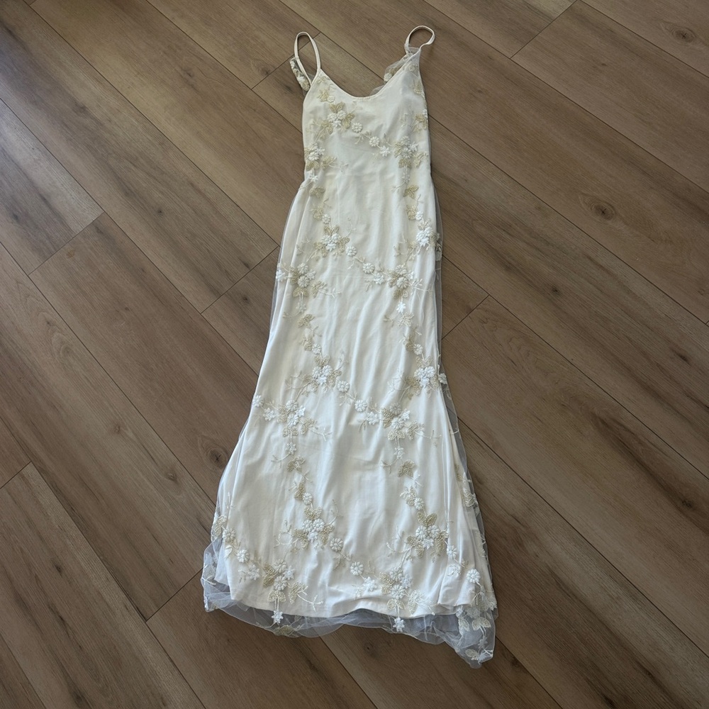 SHEIN White Floral Embroidered Wedding Dress